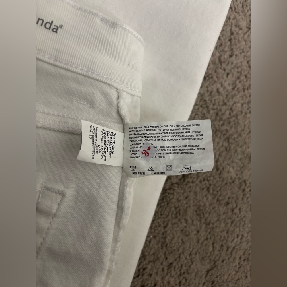 Gloria Vanderbilt Amanda
Heritage Fit Capri Classic Rise Crystal
White size 10 - Picture 16 of 16